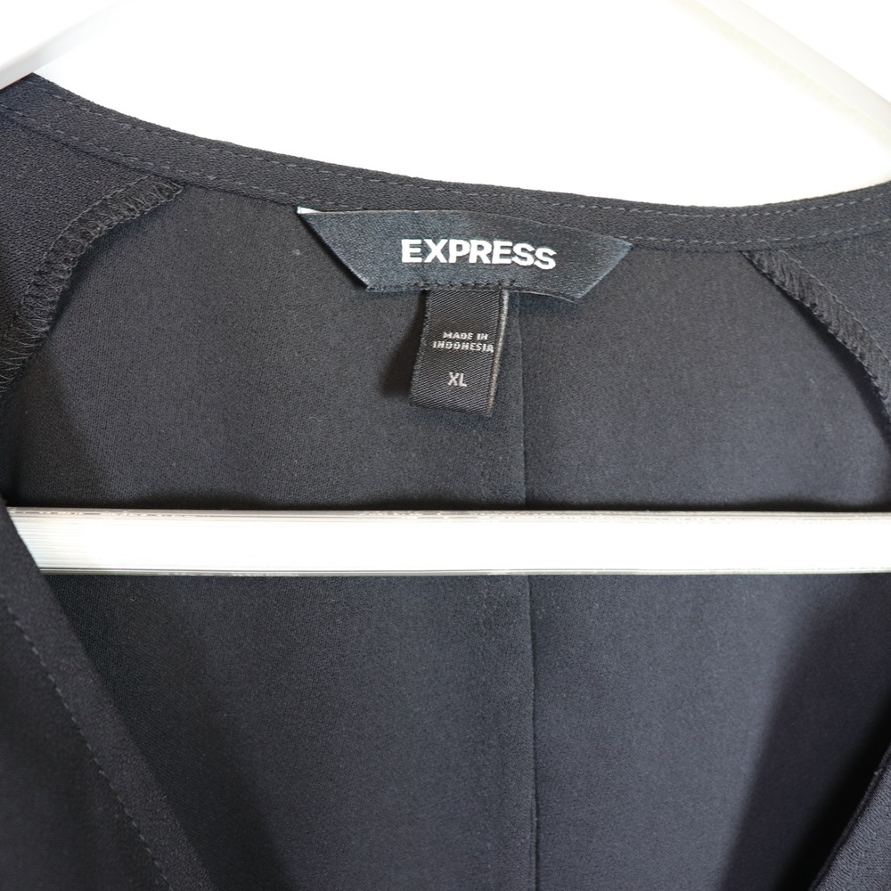 EXPRESS Black Surplice V-Neck Pleated‎ Shoulder Sleeveless Blouse XL - Picture 3 of 6